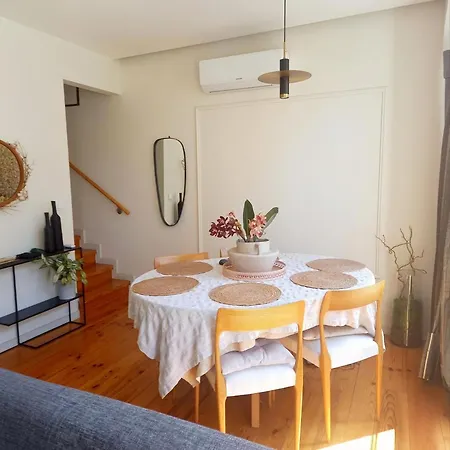 Elegant Duplex Lumineux Au Coeur De Lisbonne Апартаменти