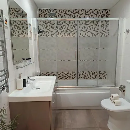 Elegant Duplex Lumineux Au Coeur De Lisbonne Апартаменти