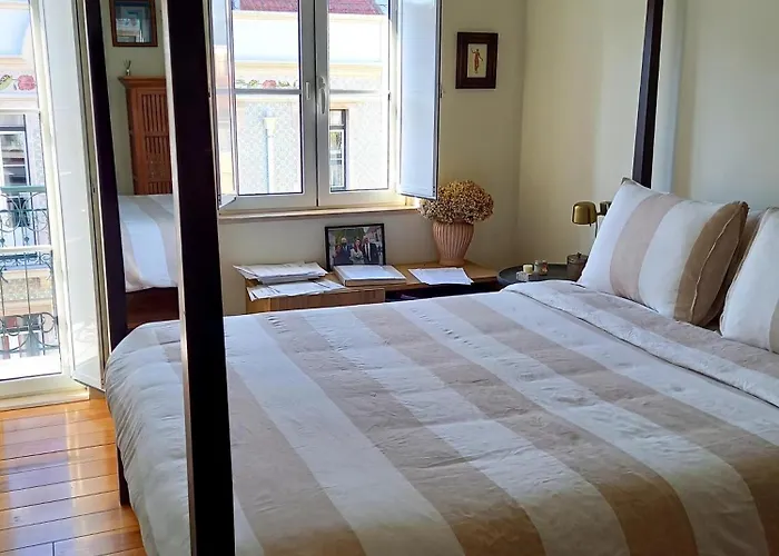 Elegant Duplex Lumineux Au Coeur De Lisbonne شقة