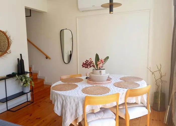 Elegant Duplex Lumineux Au Coeur De Lisbonne Appartement