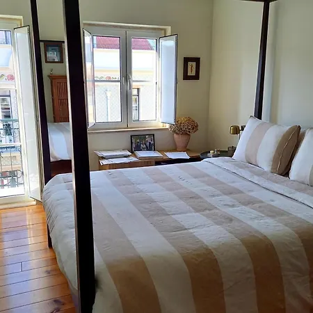 Elegant Duplex Lumineux Au Coeur De Lisbonne Apartament